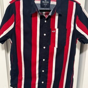 Hollister Men’s Short Sleeve Button-Up Shirt – Slim Fit